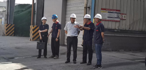 集團(tuán)公司黨委委員、股份公司黨委書(shū)記、總經(jīng)理蔣培進(jìn)到建材公司調(diào)研