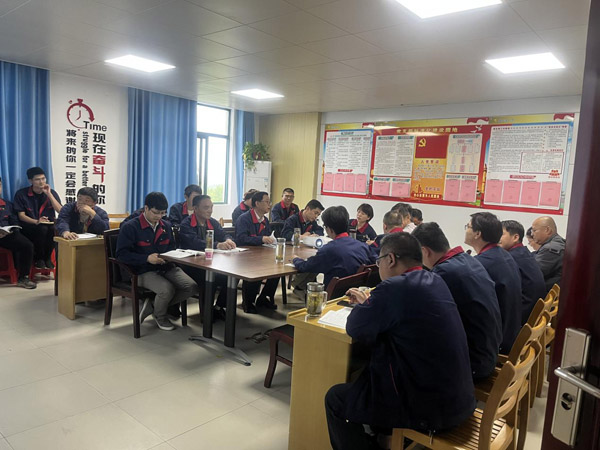 王伍升到建材研究室、建材公司調(diào)研